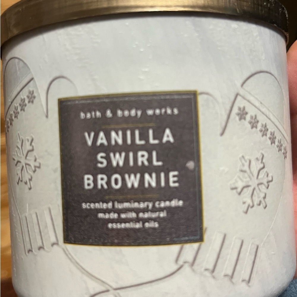 Bath and body works vanilla swirl brownie 3 wick scented candle